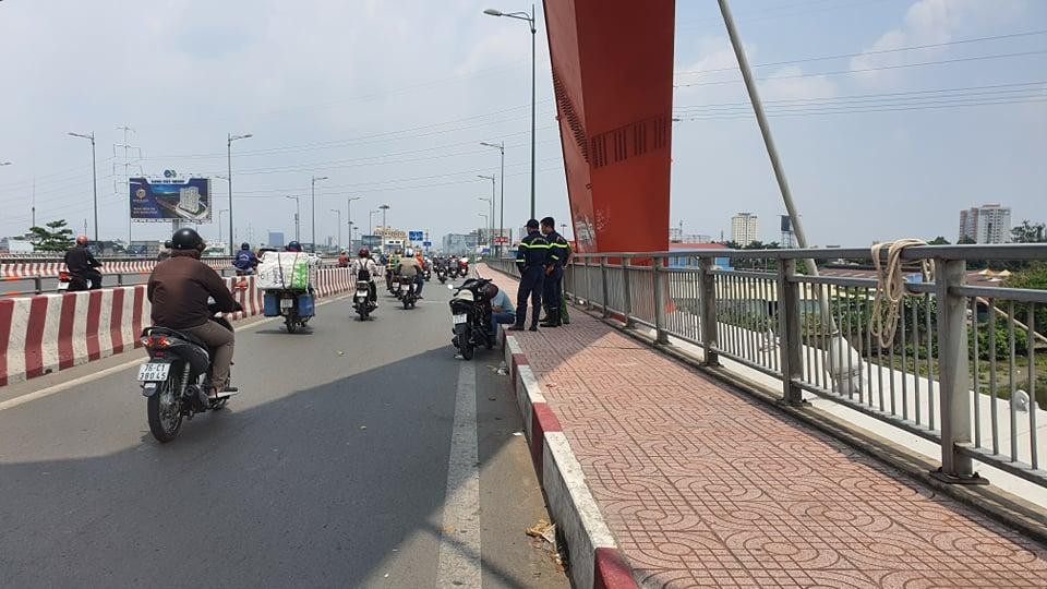 Lực lượng chức năng điều tra vụ việc.