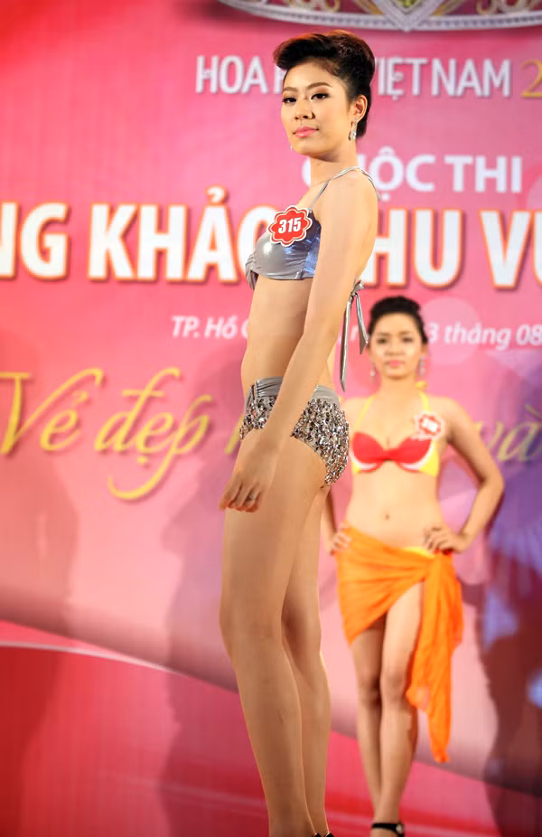 Nguyễn Thu Thảo, SBD 315. Cao 1,68m. Số đo ba vòng: 77-62-88