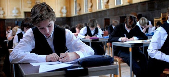 Cơ sở vật chất của trường không thua kém bất cứ nơi nào. Đặc biệt, trường nằm trong danh sách G20 - những ngôi trường chất lượng hàng đầu xứ mù sương