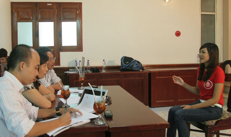 Thí sinh trả lời vấn đáp Nhân trắc học trước ban giám khảo