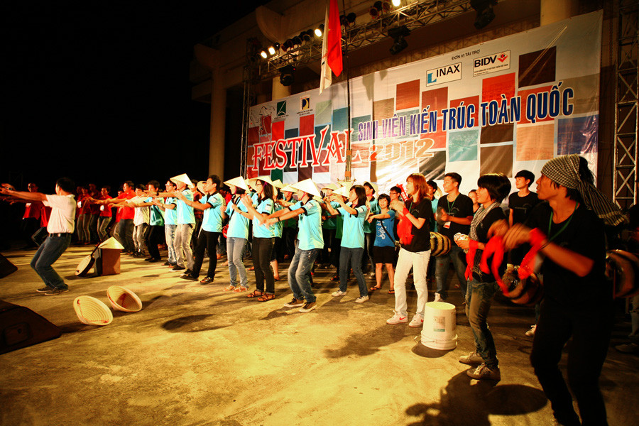 Sau tất cả các cuộc thi là sự giao lưu thân thiện và tinh thần đoàn kết của sinh viên “Kiến” Việt Nam