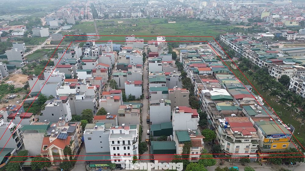 Được biết, khu đất dịch vụ Tân Tây Đô được Nhà nước chia cho các hộ dân thuộc diện bị thu hồi đất nông nghiệp để thực hiện Khu đô thị Tân Tây Đô từ gần 20 năm trước theo chính sách của tỉnh Hà Tây (cũ).