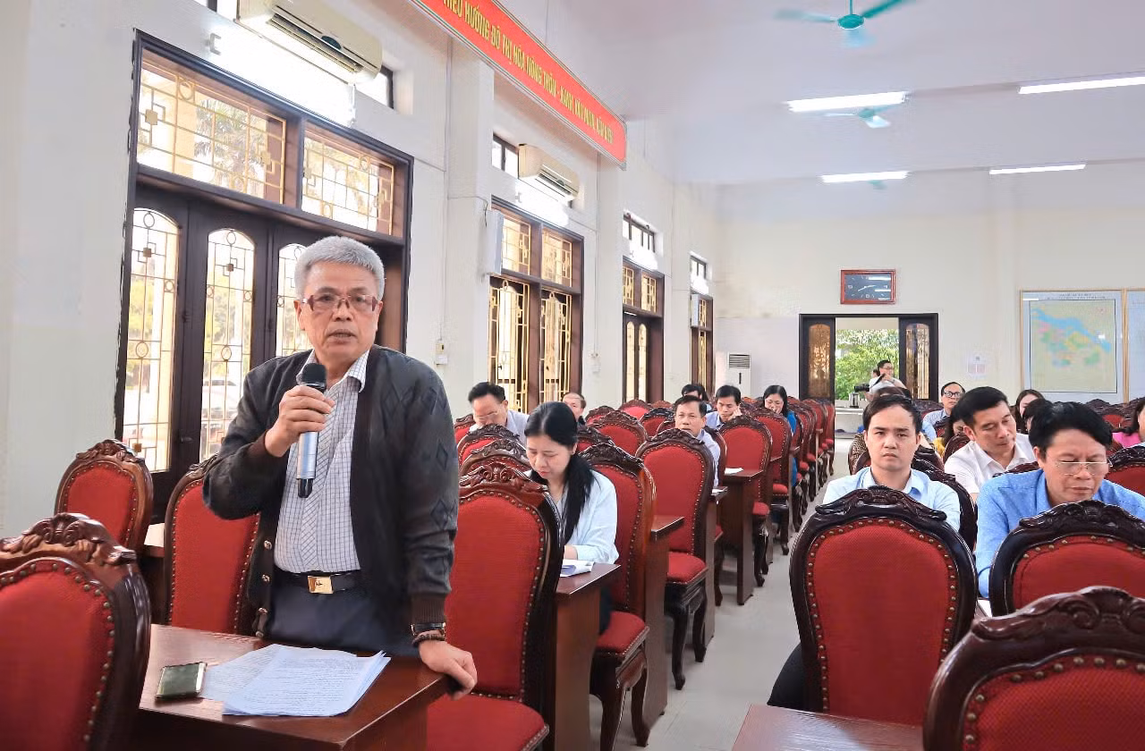 Cử tri Trần Đình Hoàn nêu ý kiến tại buổi tiếp xúc cử tri chiều ngày 10/4.