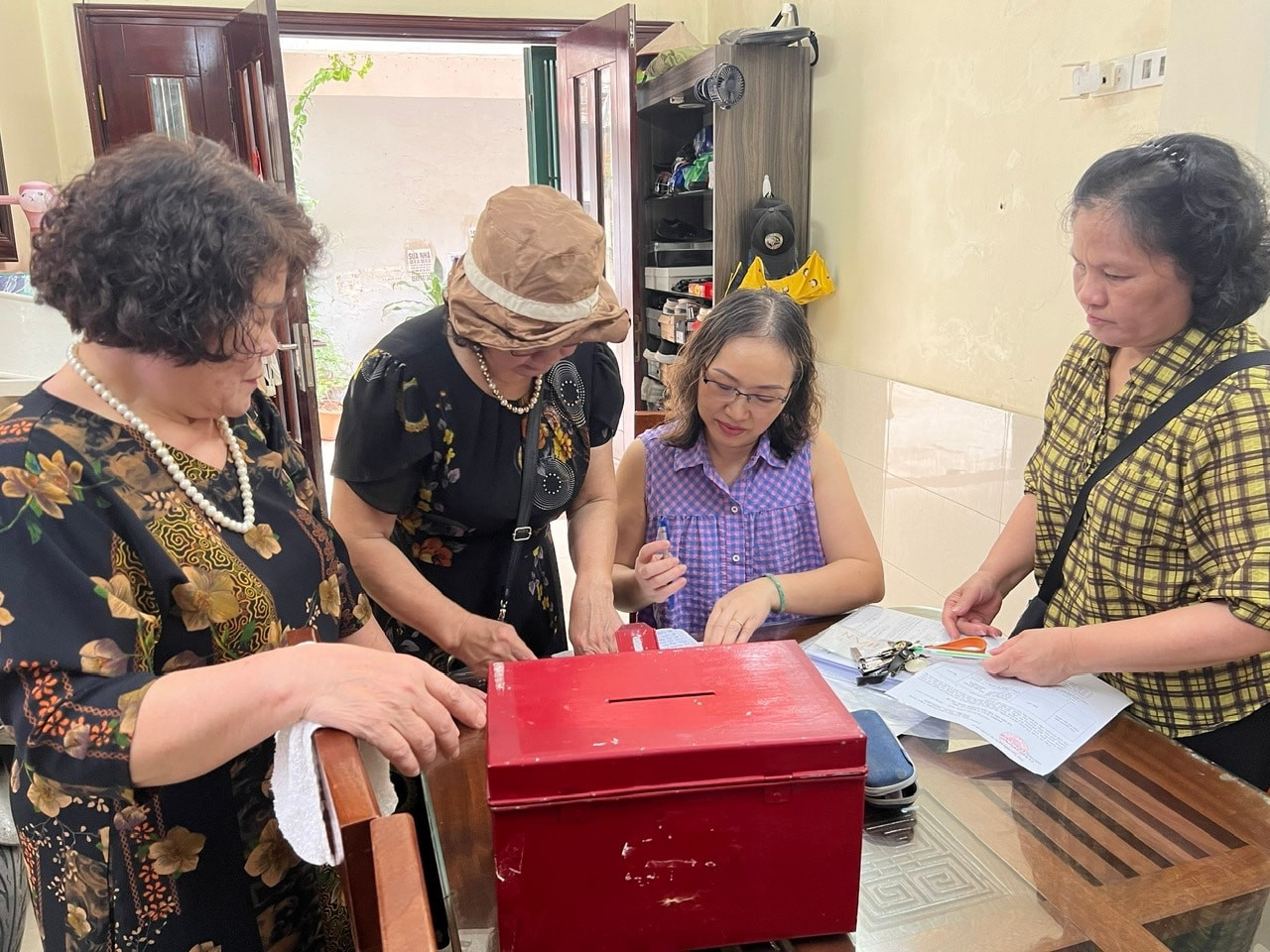 Các quận, huyện trên địa bàn thành phố tổ chức lấy ý kiến nhân dân về phương án sắp xếp các đơn vị hành chính cấp xã Các quận, huyện trên địa bàn thành phố tổ chức lấy ý kiến nhân dân về phương án sắp xếp các đơn vị hành chính cấp xã