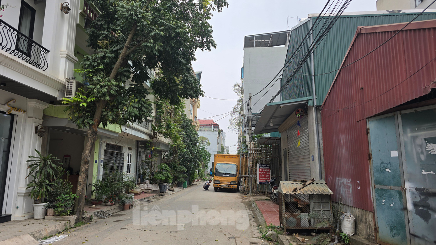 Ông Trần Đình Hoàn, Tổ trưởng tổ dân phố 1 cho biết, đến nay ông đã nhận được 160 đơn của các hộ dân đang sinh sống trên khu đất dịch vụ Tân Tây Đô đề nghị cơ quan chức năng chuyển đổi mục đích sử dụng đất sang đất ở.