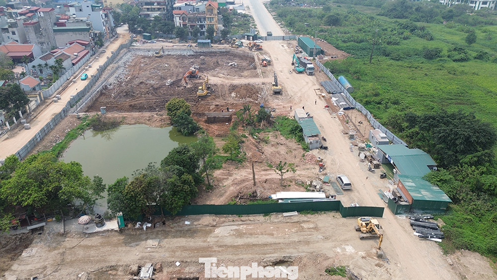 Thực tế, có không ít khách hàng đã bị lừa mua nhà ở xã hội qua "cò". Mới đây, gần 30 khách hàng tại Hà Nội đã làm đơn tố gửi cơ quan chức năng tố cáo hành vi lừa đảo chiếm đoạt tài sản của một công ty môi giới bất động sản. Thực tế, có không ít khách hàng đã bị lừa mua nhà ở xã hội qua "cò". Mới đây, gần 30 khách hàng tại Hà Nội đã làm đơn tố gửi cơ quan chức năng tố cáo hành vi lừa đảo chiếm đoạt tài sản của một công ty môi giới bất động sản.