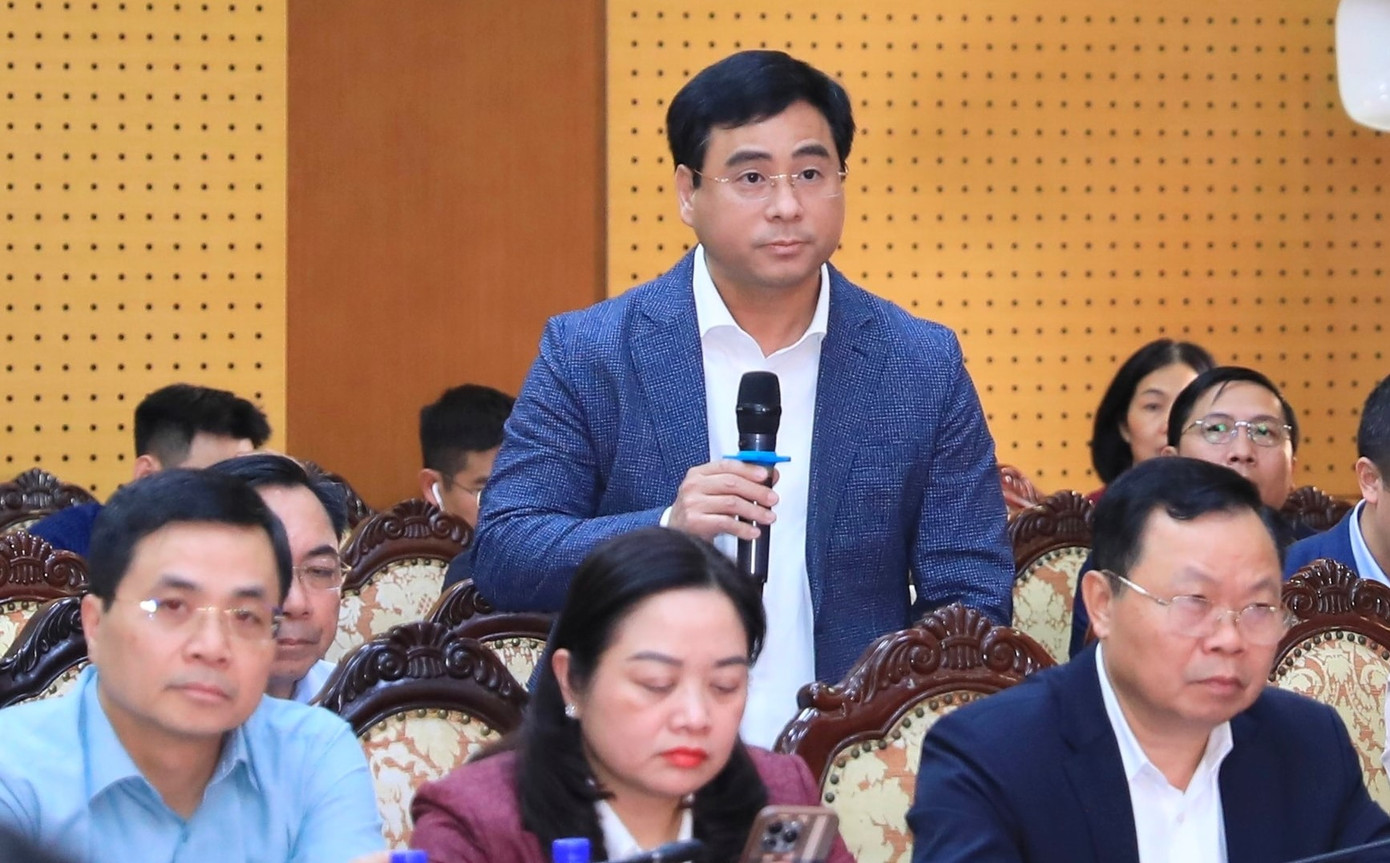 Chủ tịch UBND quận Hoàng Mai Nguyễn Minh Tâm phát biểu tại hội nghị Chủ tịch UBND quận Hoàng Mai Nguyễn Minh Tâm phát biểu tại hội nghị