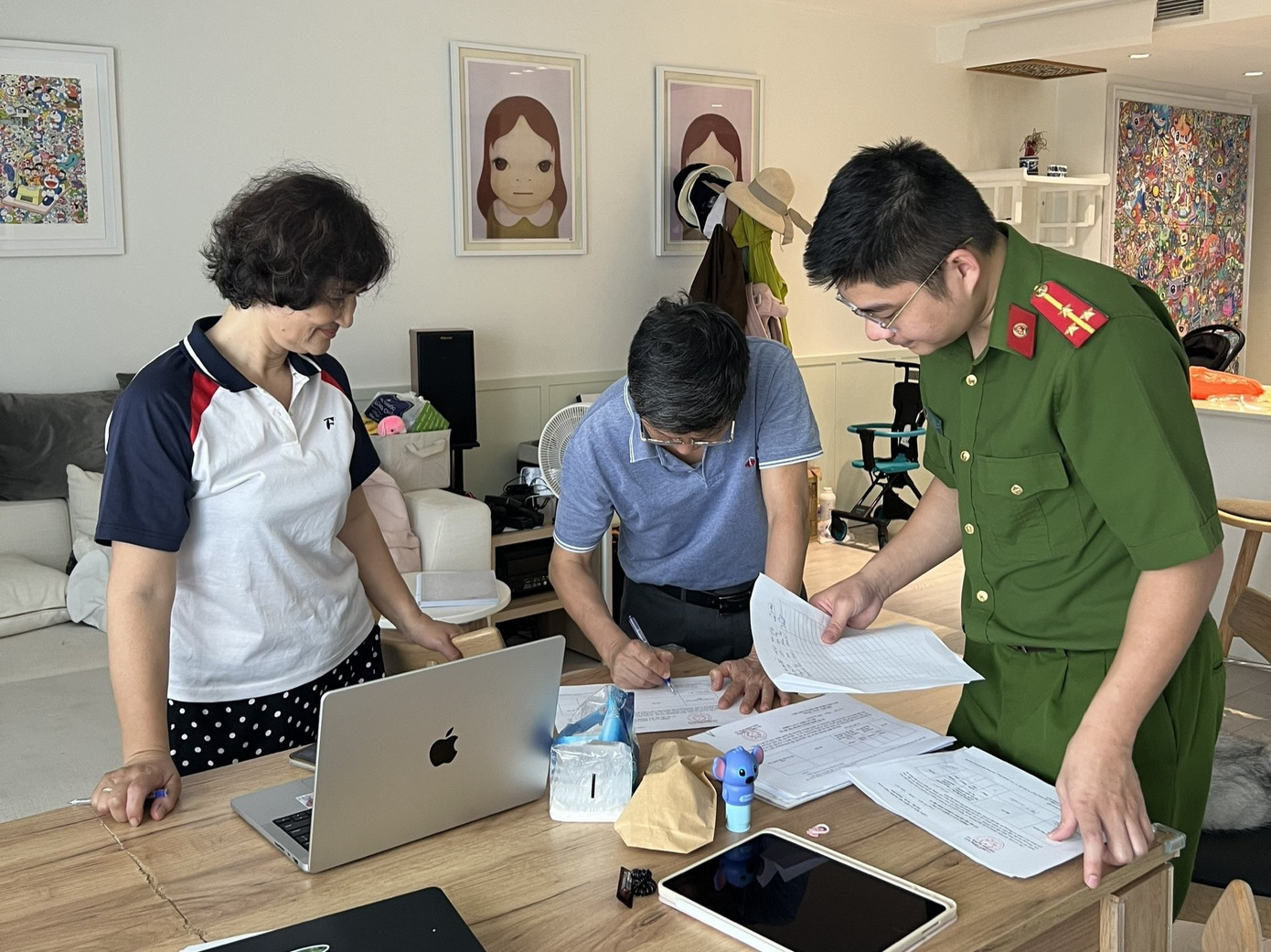 Các quận huyện lấy ý kiến nhân dân về phương án sắp xếp đơn vị hành chính cấp xã và tên gọi đơn vị hành chính mới.