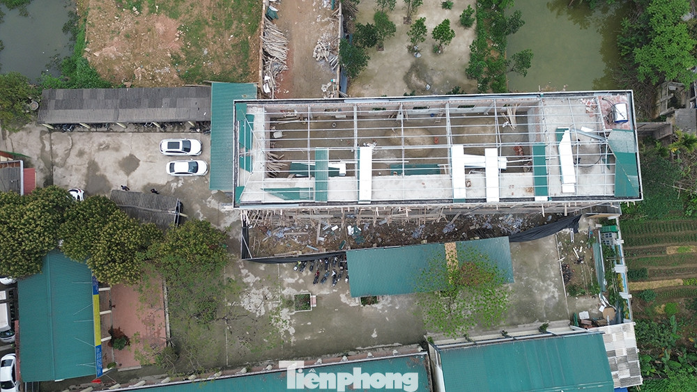 Ông Sỹ cũng thừa nhận, công trình được xây dựng khi chưa được cấp phép là sai. Thế nhưng nếu buộc phải đóng cửa, nhiều học sinh tại các xã "vùng sâu" của huyện Sóc Sơn sẽ phải nghỉ học. "Chúng tôi mong muốn thành phố hỗ trợ, hướng dẫn nhà trường được tiếp tục hoàn thiện dãy phòng học này vì "đây là công trình giáo dục", ông Sỹ bày tỏ.