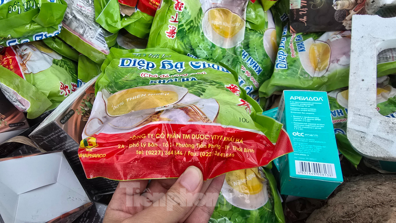 Theo tìm hiểu của PV, hầu hết các sản phẩm bị vứt bỏ đều đã hết hạn sử dụng.