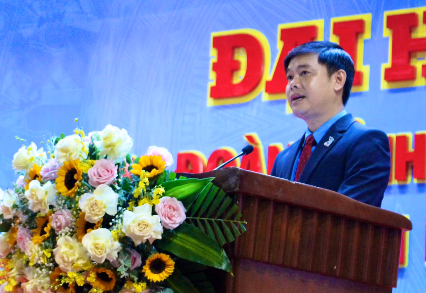Ông Bùi Hoài Nam tái đắc cử chức Chủ tịch Liên đoàn Lao động tỉnh Khánh Hòa nhiệm kỳ 2023-2028. Ảnh: Khánh Nguyên.