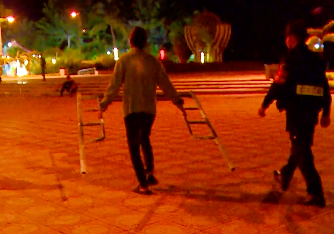 Tổ tuần tra 979 Khánh Hòa xử lý vi phạm nồng độ cồn (ảnh trên) và tội phạm ăn cắp tài sản người dân tại TP Nha Trang. Ảnh: CACC.