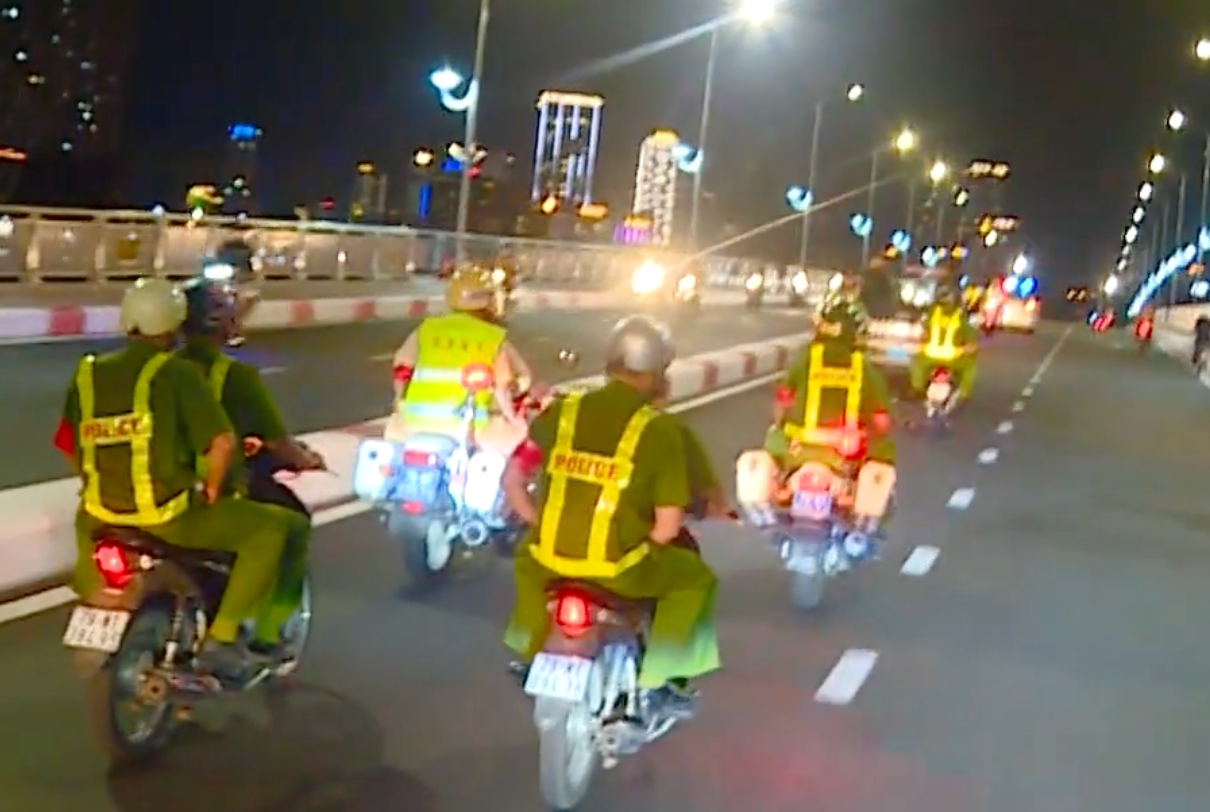 Một Tổ tuần tra 979 Khánh Hòa tuần tra trên đường phố Nha Trang. Ảnh: CACC.