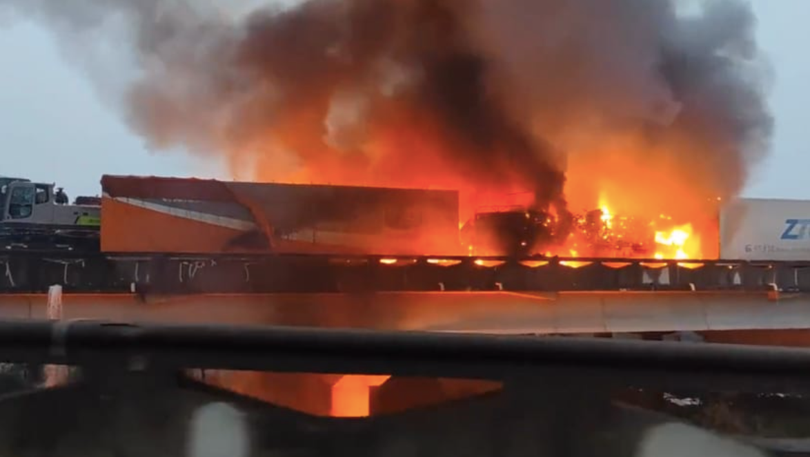 Hiện trường vụ đâm dồn xe trên cao tốc ở Hồ Nam ngày 4/2