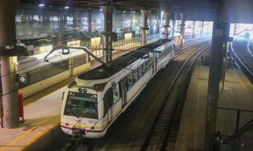 Một đoàn tàu ở vùng Asturias, Tây Ban Nha Một đoàn tàu ở vùng Asturias, Tây Ban Nha