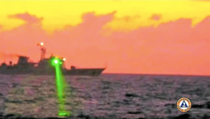 Tàu hải cảnh Trung Quốc bị tố chĩa laser quân sự vào tàu Philippines