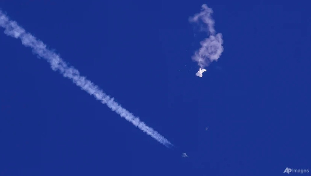 Khí cầu Trung Quốc bị Mỹ bắn rơi ở vùng biển Nam Carolina. (Ảnh: AP) Khí cầu Trung Quốc bị Mỹ bắn rơi ở vùng biển Nam Carolina. (Ảnh: AP)