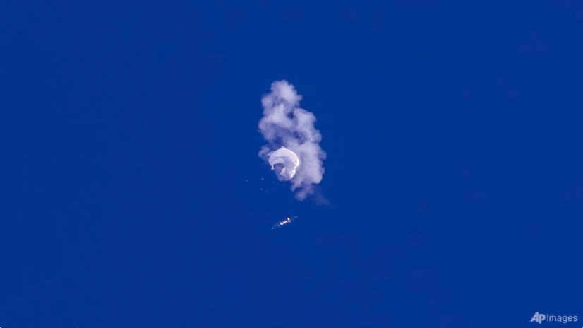 Khoảnh khắc khí cầu Trung Quốc bị bắn hạ. (Ảnh: AP)