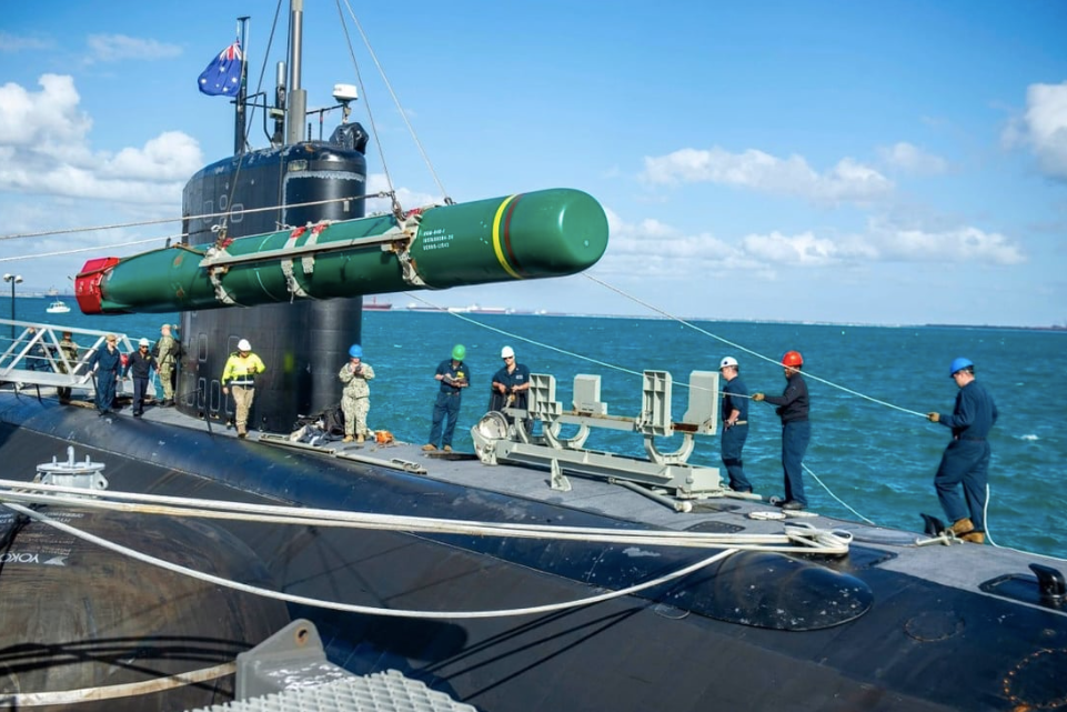 Tàu ngầm tấn công nhanh lớp Los Angeles USS Springfield trong lần cập cảng quân sự Perth của Úc. (Ảnh: US Navy) Tàu ngầm tấn công nhanh lớp Los Angeles USS Springfield trong lần cập cảng quân sự Perth của Úc. (Ảnh: US Navy)