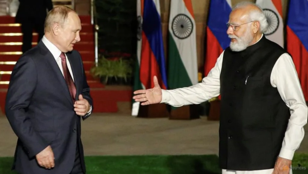 Thủ tướng Ấn Độ Narendra Modi đón Tổng thống Nga Vladimir Putin đến thăm tháng 12/2021. (Ảnh: Reuters)