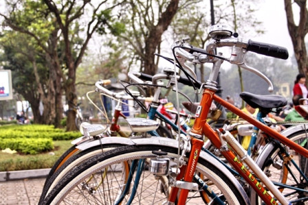 Chiếc Peugeot màu cá vàng từng nằm trong “tiêu chuẩn chọn người yêu” của nhiều cô gái Hà Nội một thời