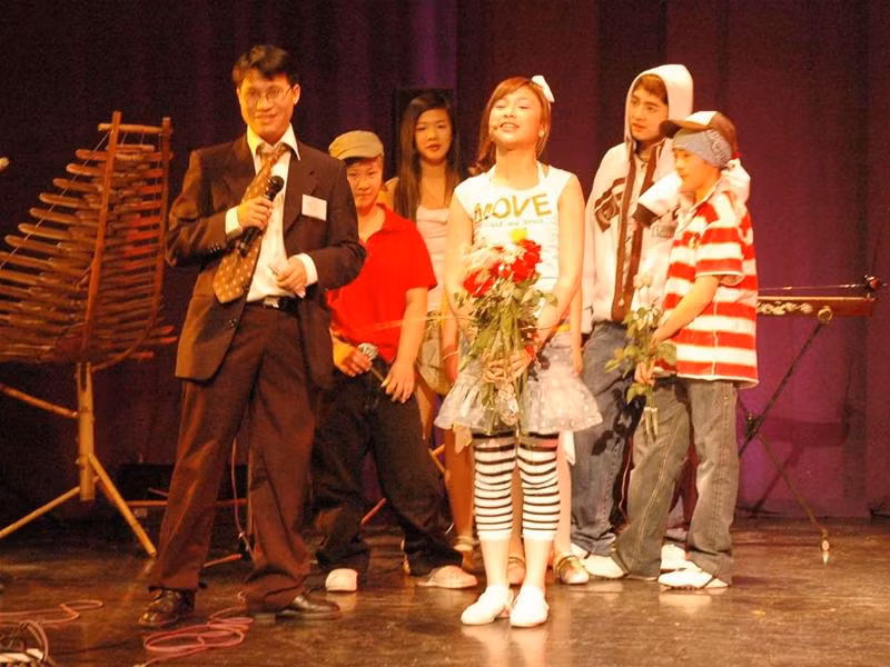 Các bạn trẻ Việt kiều cũng tham gia giao lưu. Ảnh do ĐSQ VN tại Phần Lan cung cấp