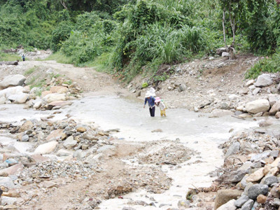 Sông suối tan hoang 