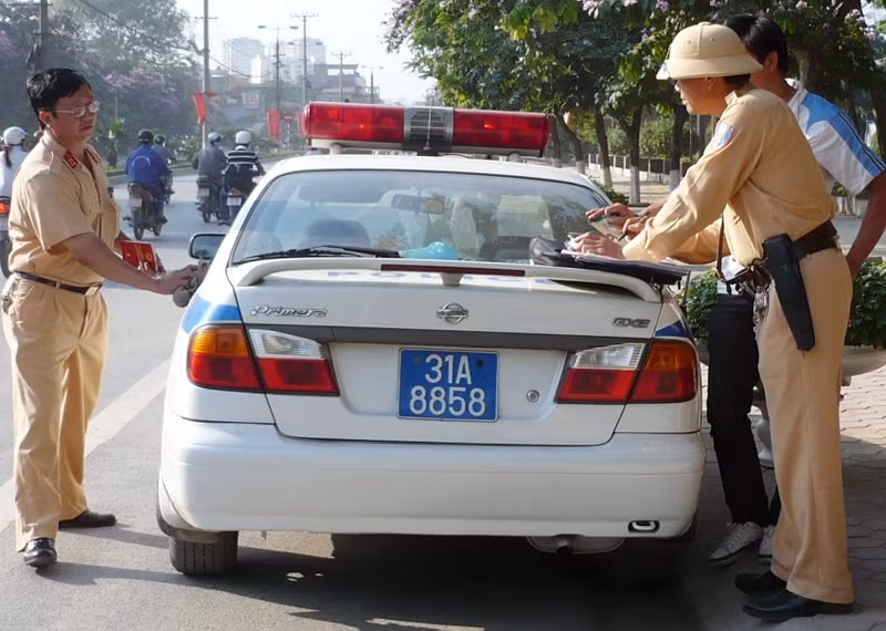 Năm tới CSGT Hà Nội phải tăng cường xử phạt để đạt mức khoán 500 tỷ đồng. Ảnh: Trọng Đảng