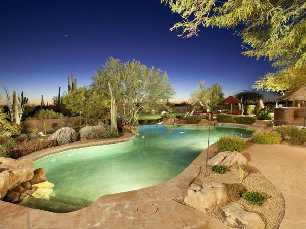 Bể bơi như trong khách sạn 5 sao