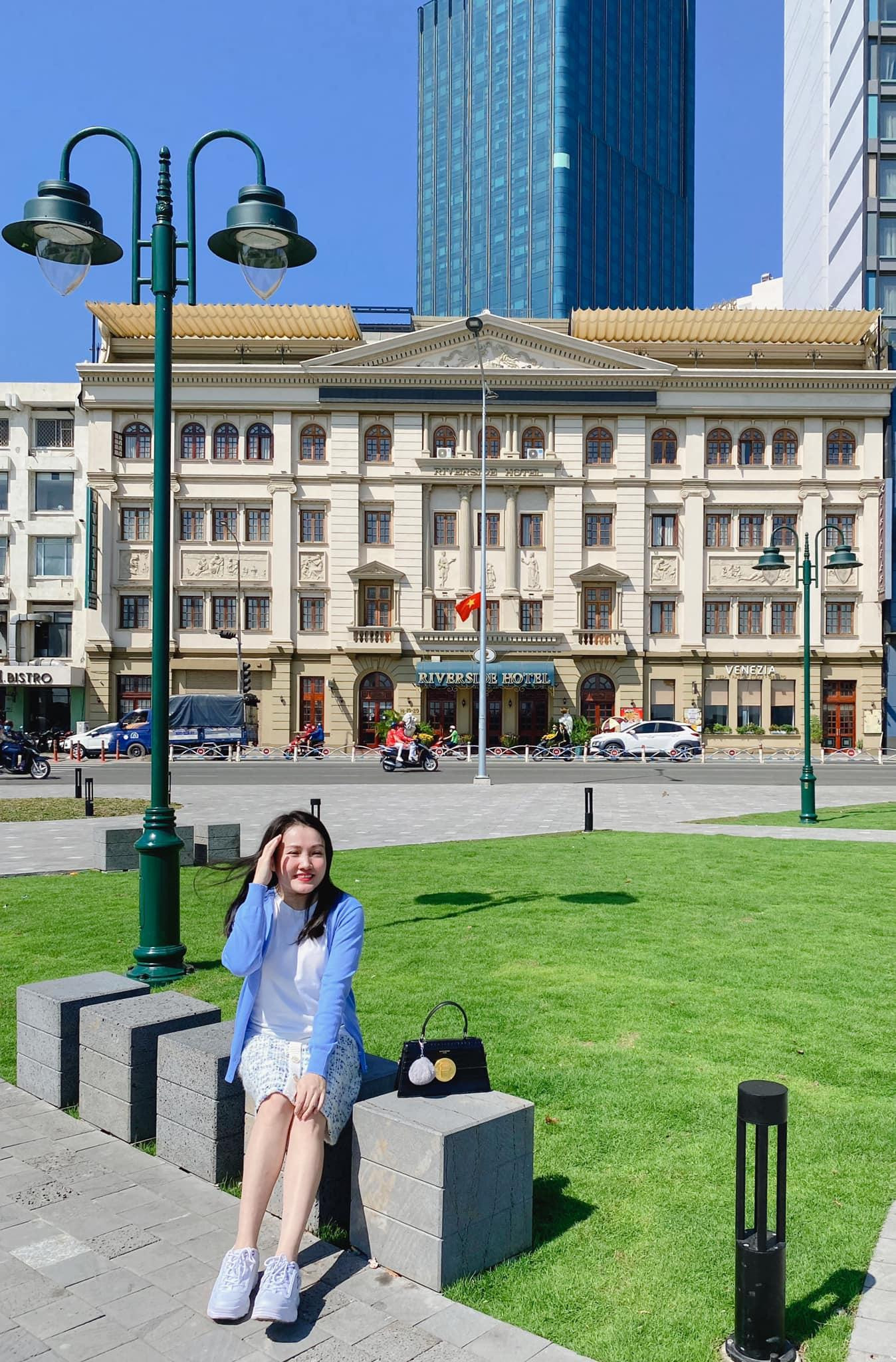 Công viên bến Bạch Đằng thu hút nhiều bạn trẻ đến "check-in" - Ảnh: Katie Linh. Công viên bến Bạch Đằng thu hút nhiều bạn trẻ đến "check-in" - Ảnh: Katie Linh.