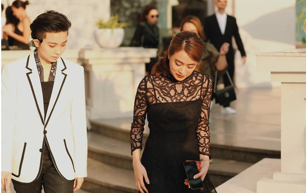 Trước đó, khán giả nhiều lần bắt gặp Gil Lê và Hoàng Thùy Linh thân thiết với nhau.