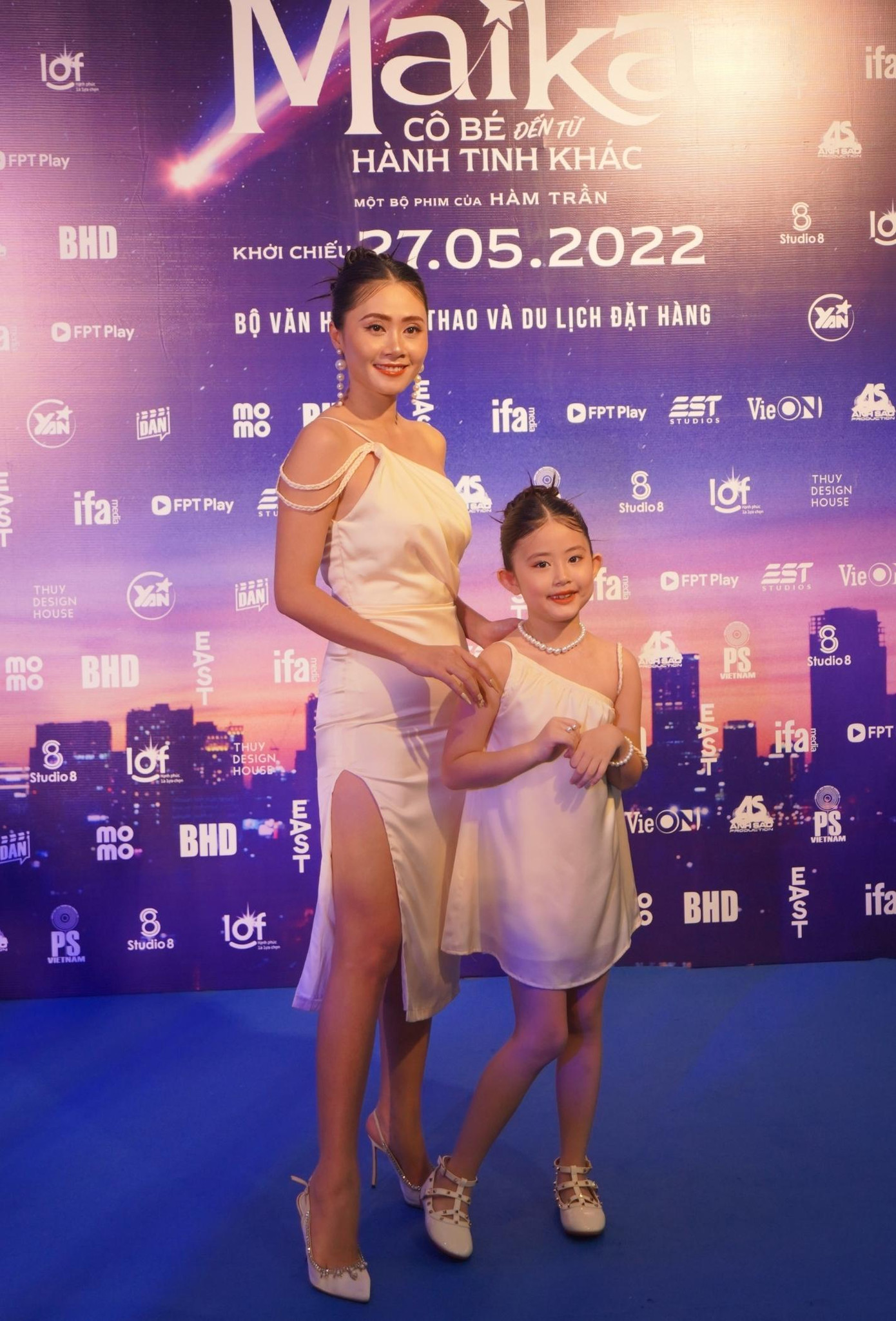 Diễn viên Thanh Hiền bên cạnh con gái xinh xắn. Cô cũng góp mặt trong bộ phim lần này. Diễn viên Thanh Hiền bên cạnh con gái xinh xắn. Cô cũng góp mặt trong bộ phim lần này.