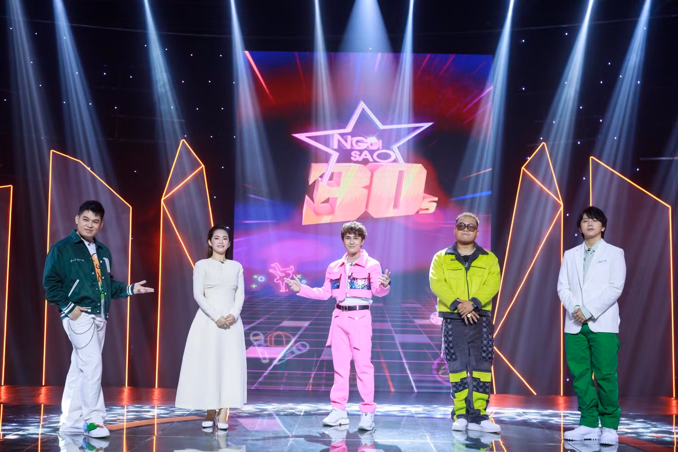 Lương Bích Hữu không thấy áp lực khi tham gia show thực tế cùng các nghệ sĩ đàn em. Lương Bích Hữu không thấy áp lực khi tham gia show thực tế cùng các nghệ sĩ đàn em.