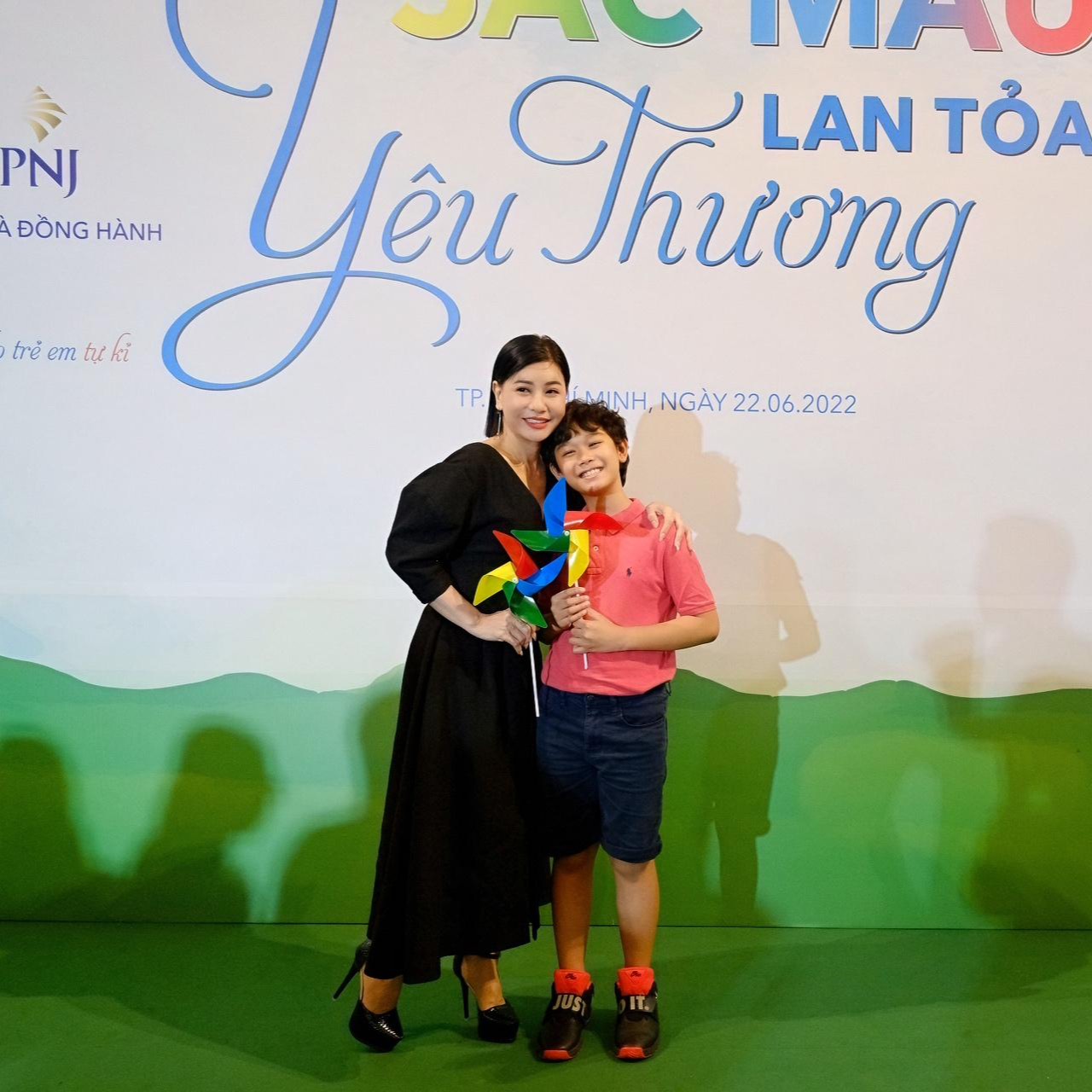 Nữ diễn viên "Hạnh phúc của mẹ" nhanh chóng lấy lại tinh thần hậu chia tay Kiều Minh Tuấn.