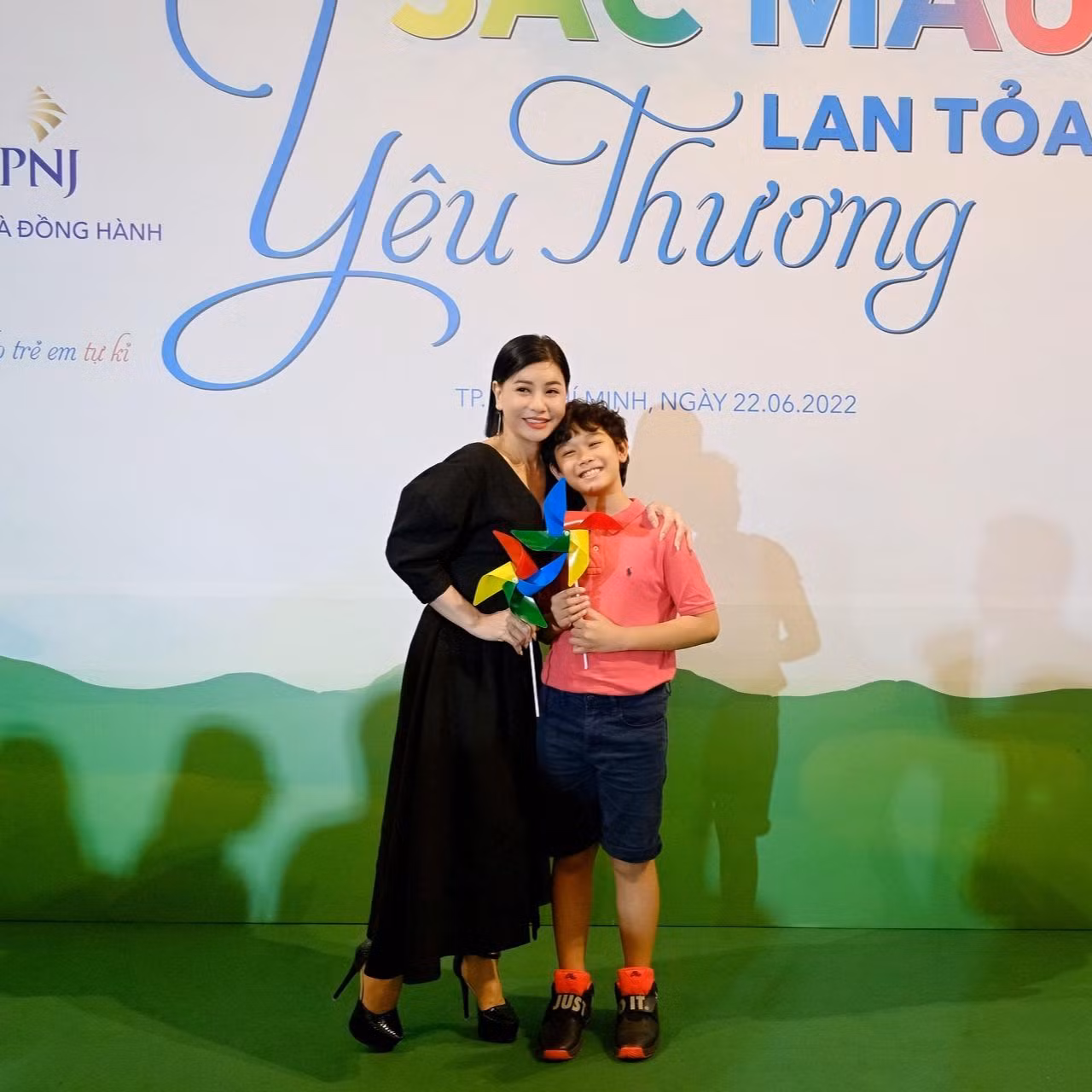 Nữ diễn viên "Hạnh phúc của mẹ" nhanh chóng lấy lại tinh thần hậu chia tay Kiều Minh Tuấn.