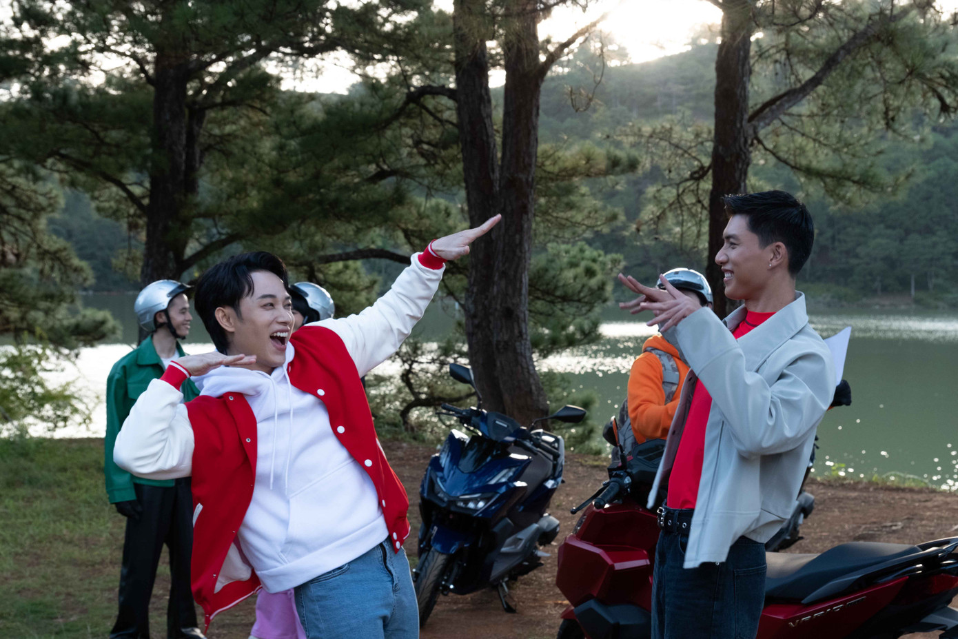 Trúc Nhân ra mắt sản phẩm mới kết hợp cùng HIEUTHUHAI. Trúc Nhân ra mắt sản phẩm mới kết hợp cùng HIEUTHUHAI.