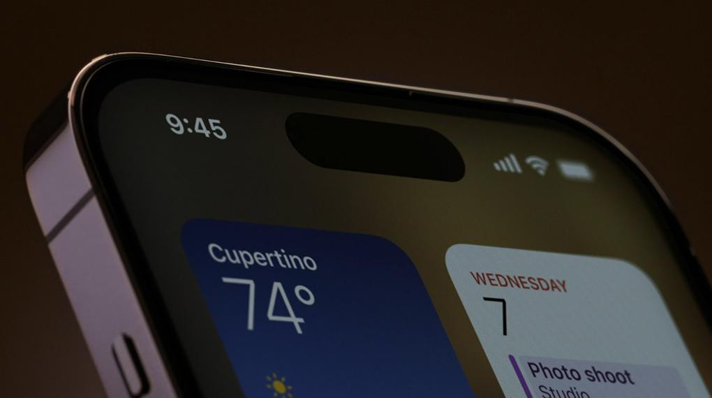 Thay đổi thiết kế cụm camera trước trên iPhone 14 Pro Max. Ảnh: Apple.