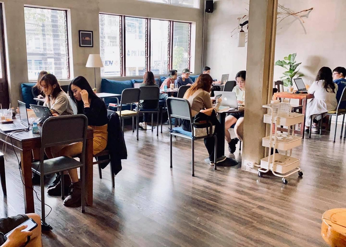 Chạy deadline ở quán cà phê của các “công dân laptop” không còn là điều xa lạ! Ảnh: Internet Chạy deadline ở quán cà phê của các “công dân laptop” không còn là điều xa lạ! Ảnh: Internet