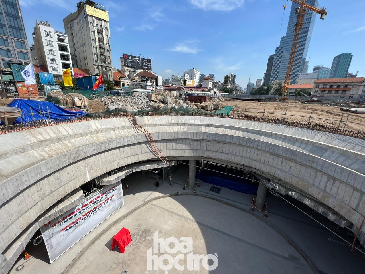 Thiết kế đặc biệt của nhà Ga trung tâm Bến Thành là cửa lấy ánh sáng dạng hình tròn cực hoành tráng