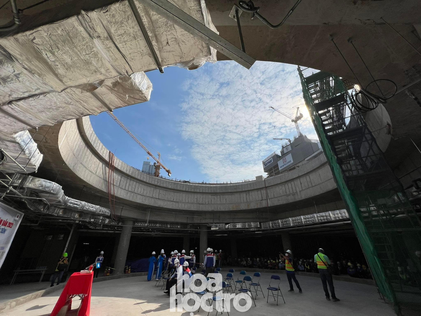 Mái vòm trung tâm nhìn từ tầng hầm B1.