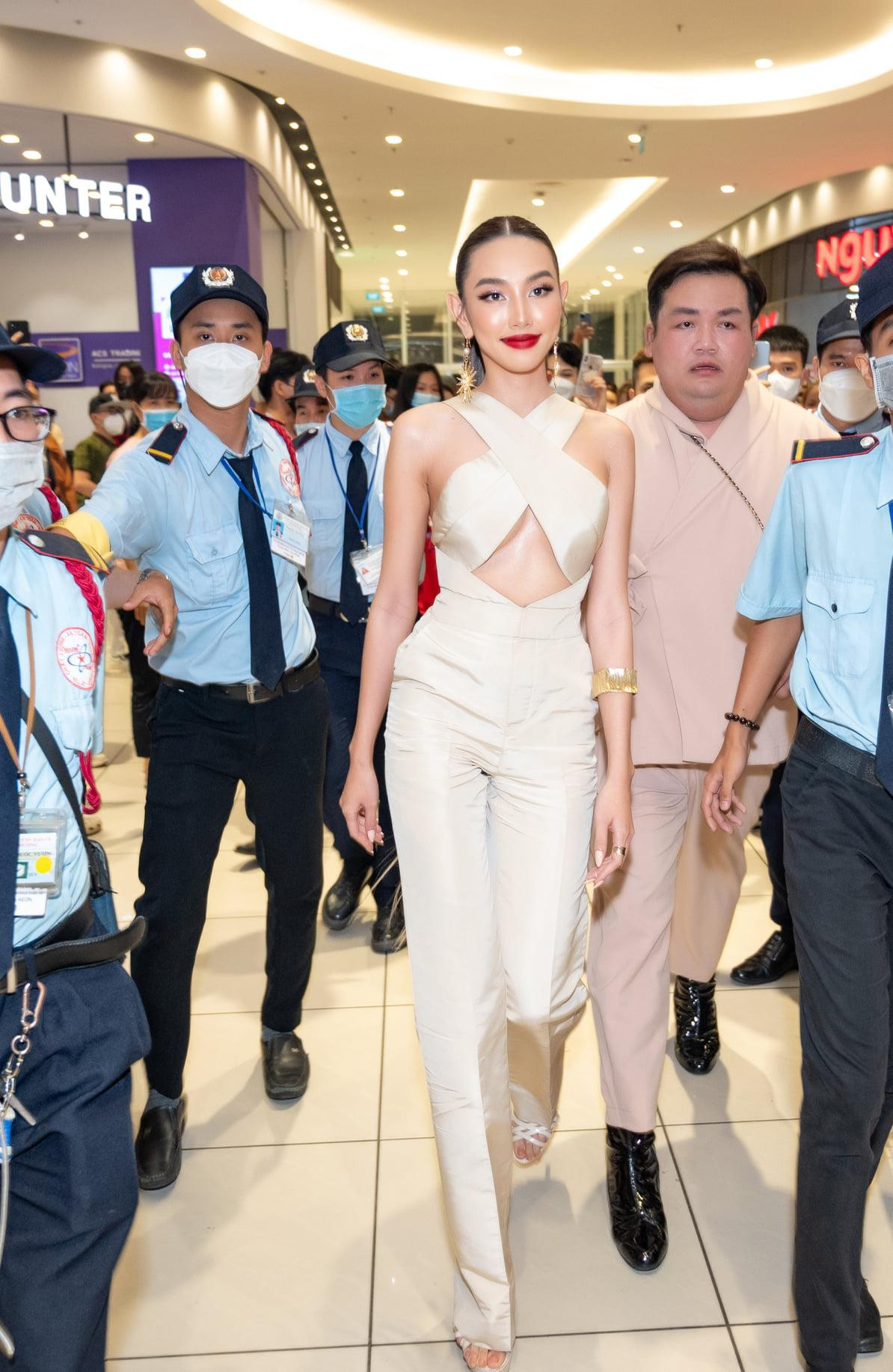 Hoa hậu Thùy Tiên tại sự kiện tối 26/2 ở TP.HCM - Ảnh: Thành Luân.