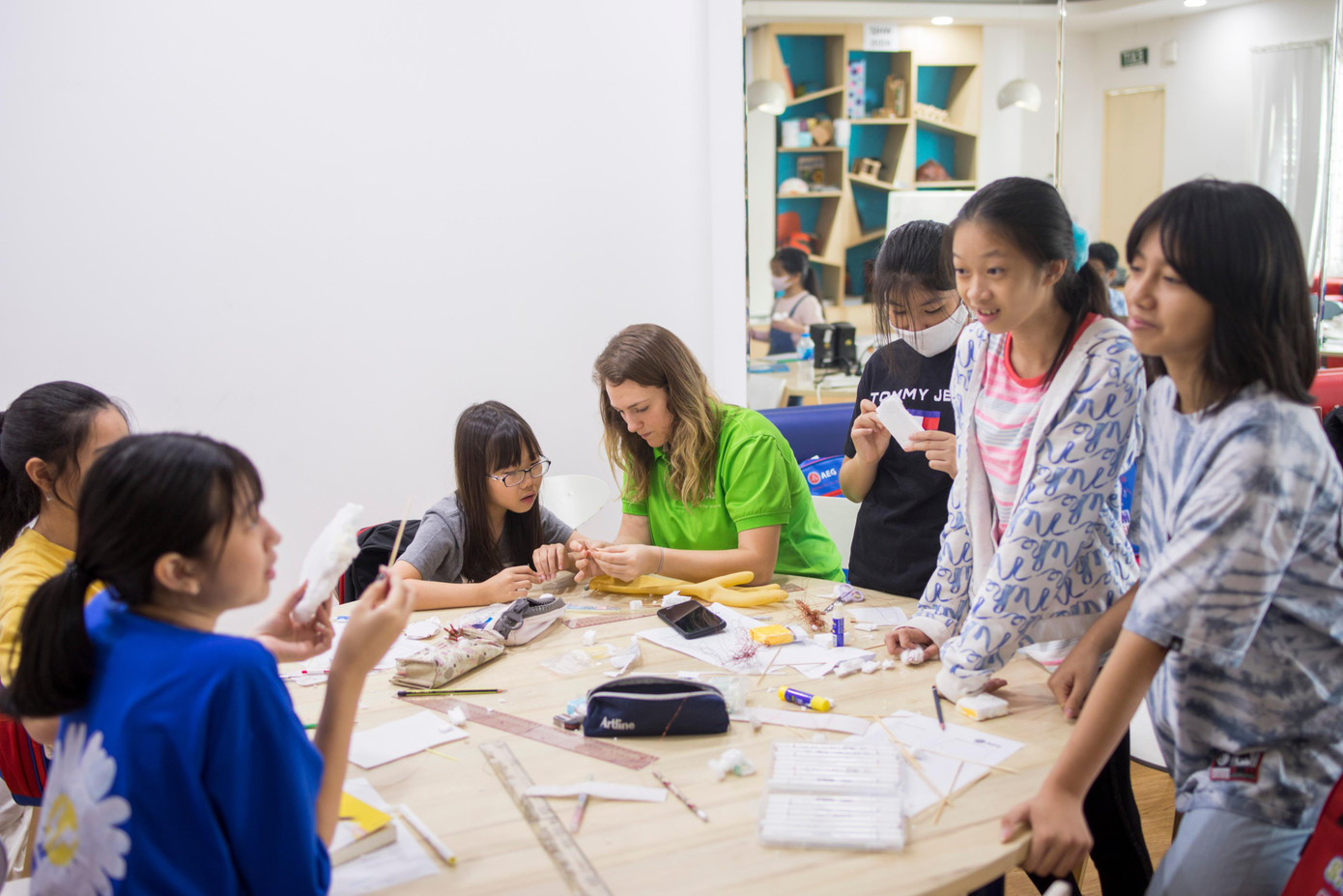 Teen Việt trong một giờ học STEAM. Ảnh: Ngọc Lưu