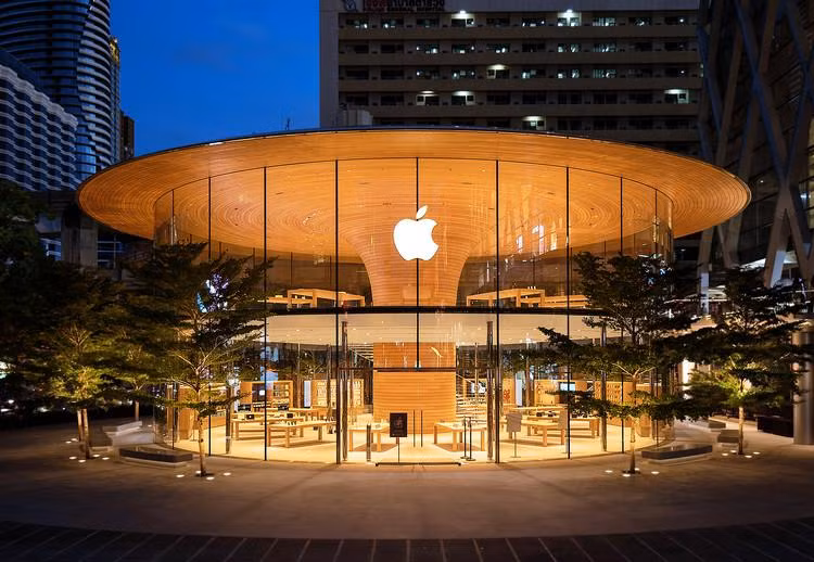 Cửa hàng Apple Store nằm ngoài trung tâm thương mại Central World ở Bangkok (Thái Lan). Cửa hàng Apple Store nằm ngoài trung tâm thương mại Central World ở Bangkok (Thái Lan).