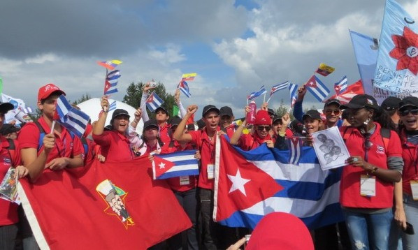 Đoàn thanh niên Cuba xuất hiện một cách đầy sôi động