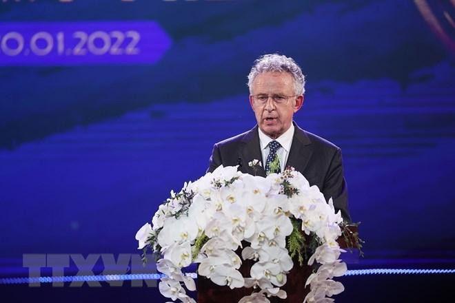 Chủ tịch Hội đồng Giải thưởng VinFuture - Giáo sư Sir Richard Henry Friend phát biểu. (Ảnh: Dương Giang/TTXVN)