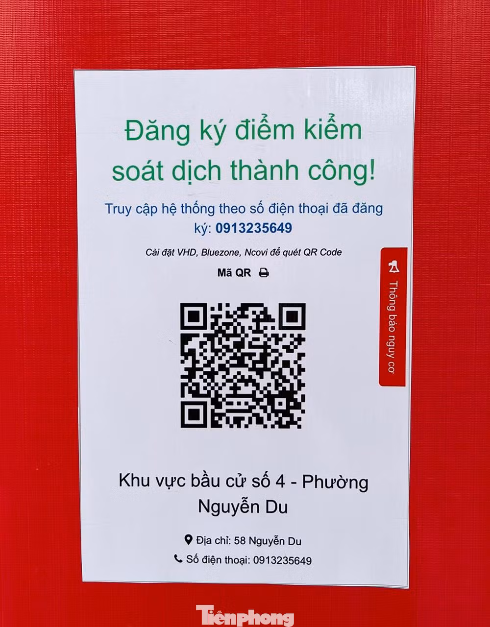 Trước khi vào khu vực bỏ phiếu mọi người đều phải khai báo y tế qua app bằng mã QR