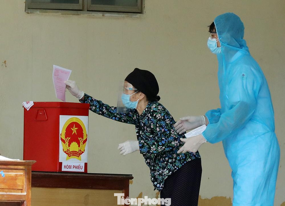 Khu vực bỏ phiếu số 07 với 5 địa điểm bỏ phiếu (Bộ CHQS tỉnh và 4 khu cách ly tập trung của tỉnh ở phường Khắc Niệm, phường Đại Phúc, Trường Cao đẳng Sư phạm và Trường Chuyên Bắc Ninh thuộc thành phố Bắc Ninh).