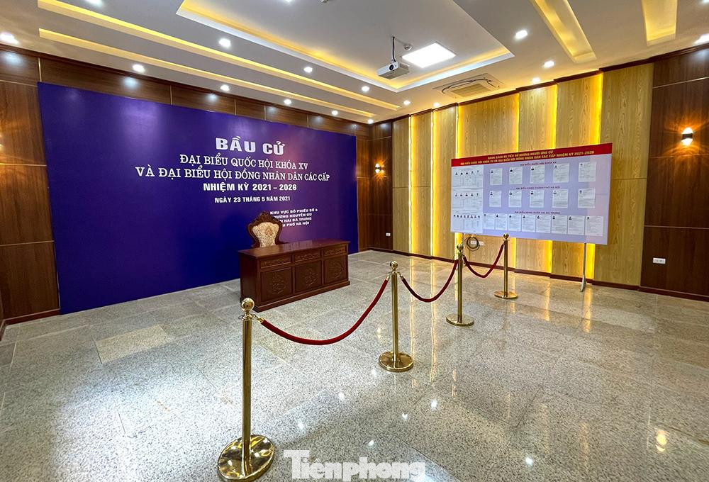 Khu vực dành cho báo chí phỏng vấn cử tri sau khi bỏ phiếu