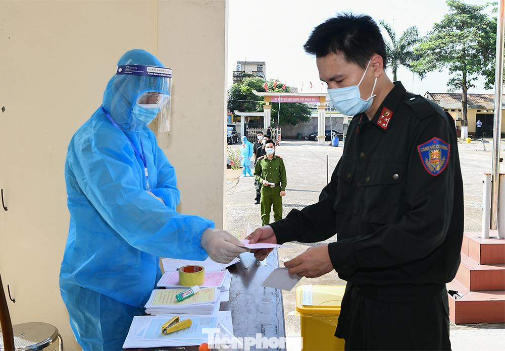 Các khu vực bỏ phiếu sớm gồm: Tổ Bầu cử số 07, thuộc phường Suối Hoa; Tổ Bầu cử số 07, thuộc phường Hạp Lĩnh (thành phố Bắc Ninh)