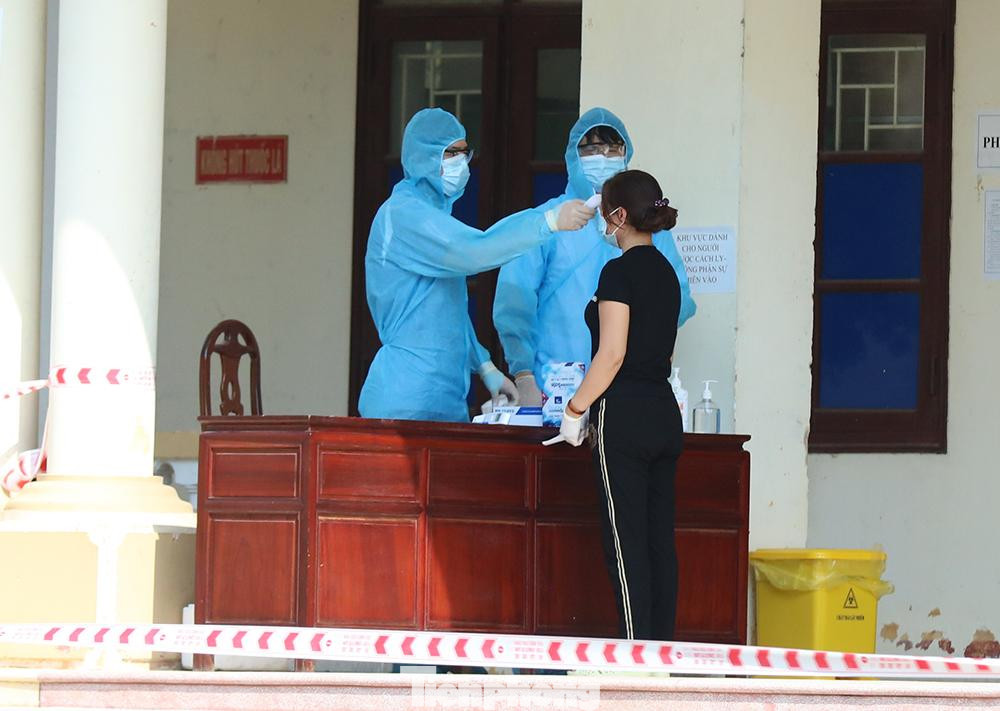 Bệnh nhân điều trị trong các bệnh viện dã chiến và lực lượng làm nhiệm vụ tại các khu cách ly tập trung, các bệnh viện dã chiến tham gia bỏ phiếu bầu cử sớm vào ngày 22/5.